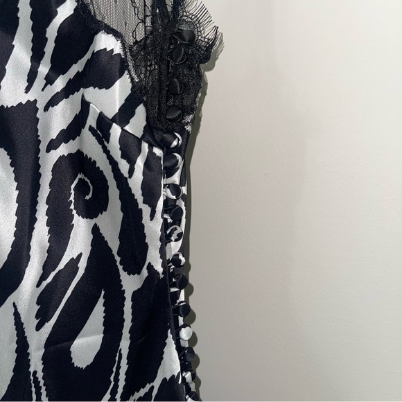 NICHOLAS Sage lace-trimmed printed satin maxi dress - Picture 10 of 11